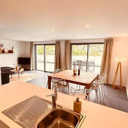Les Collines Holiday home *